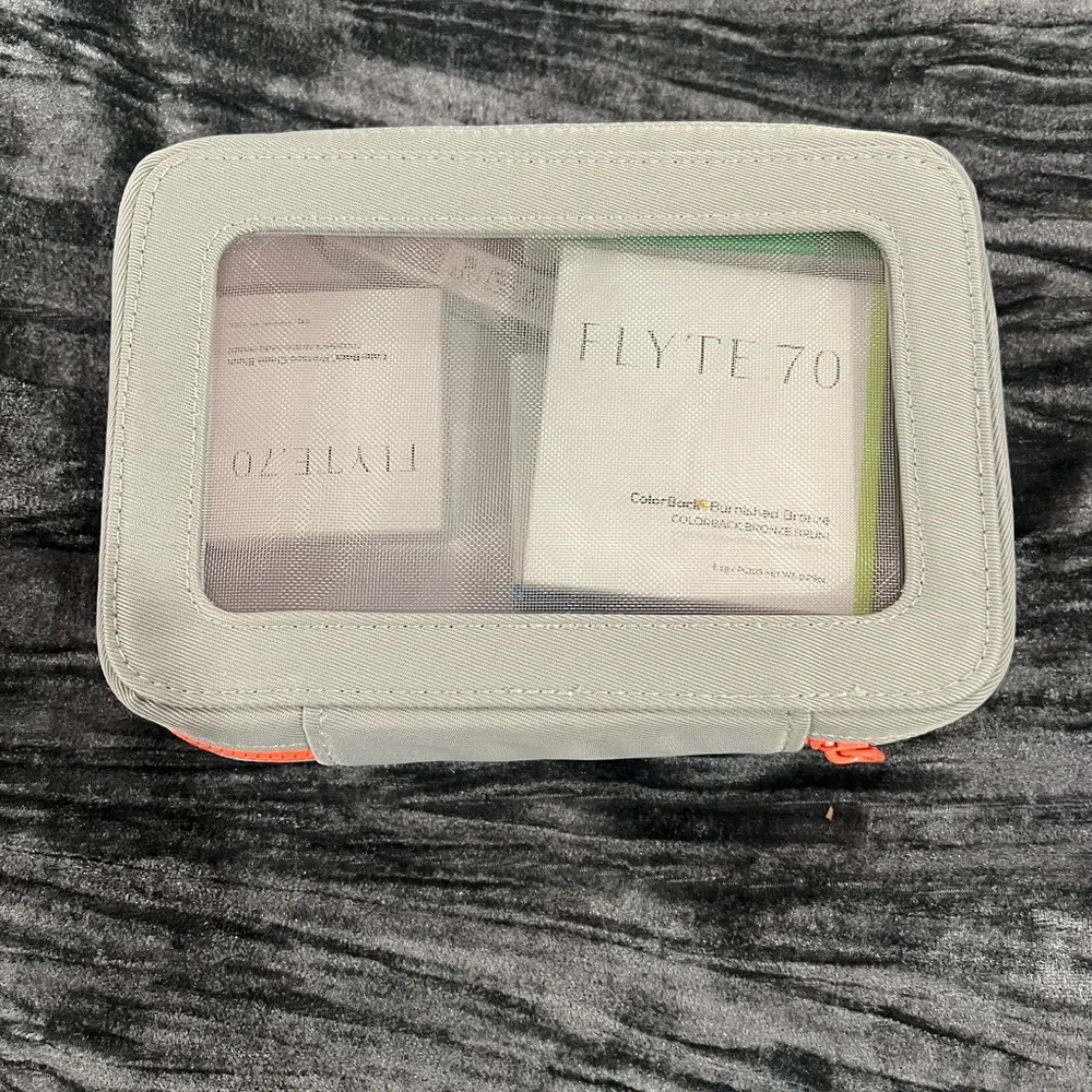 Flyte 70 6 piece makeup kit with cosmetics bag